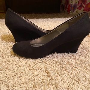 Dexter Wedges• Black Suede